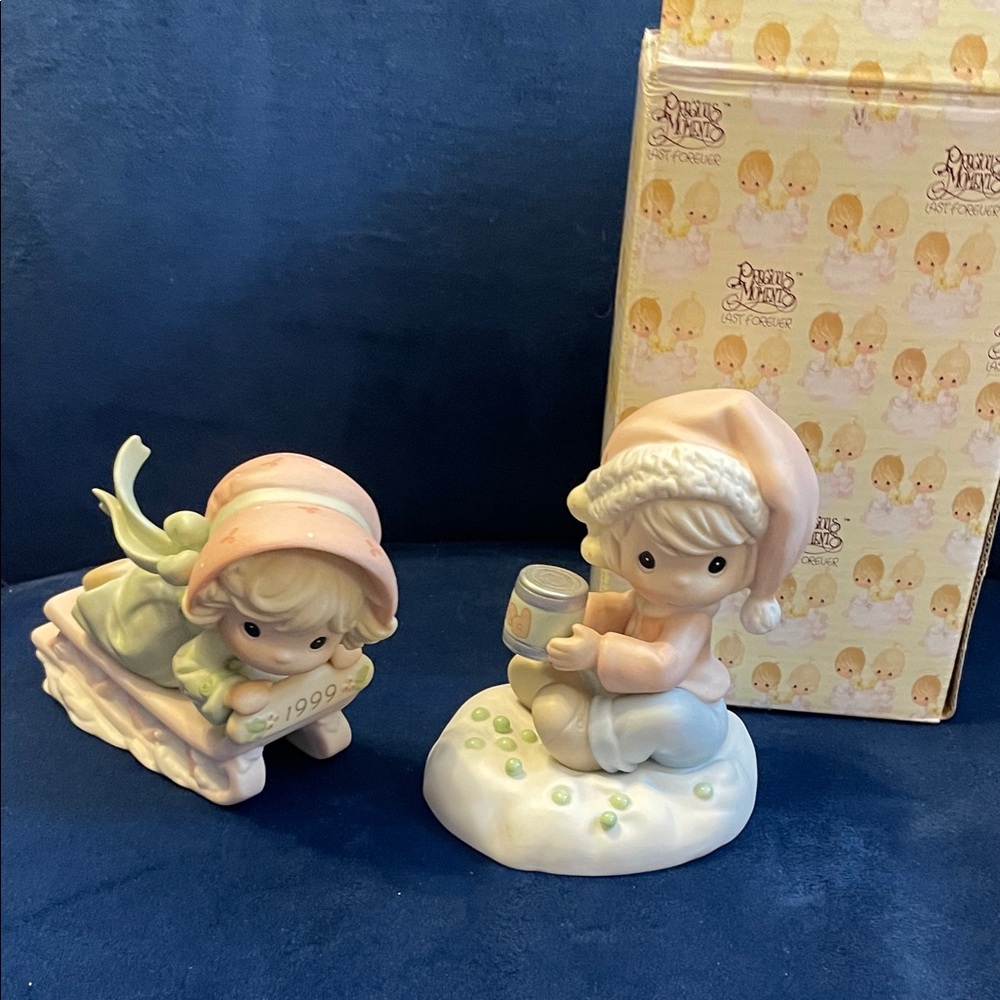 2 Precious Moments Christmas Figurines
